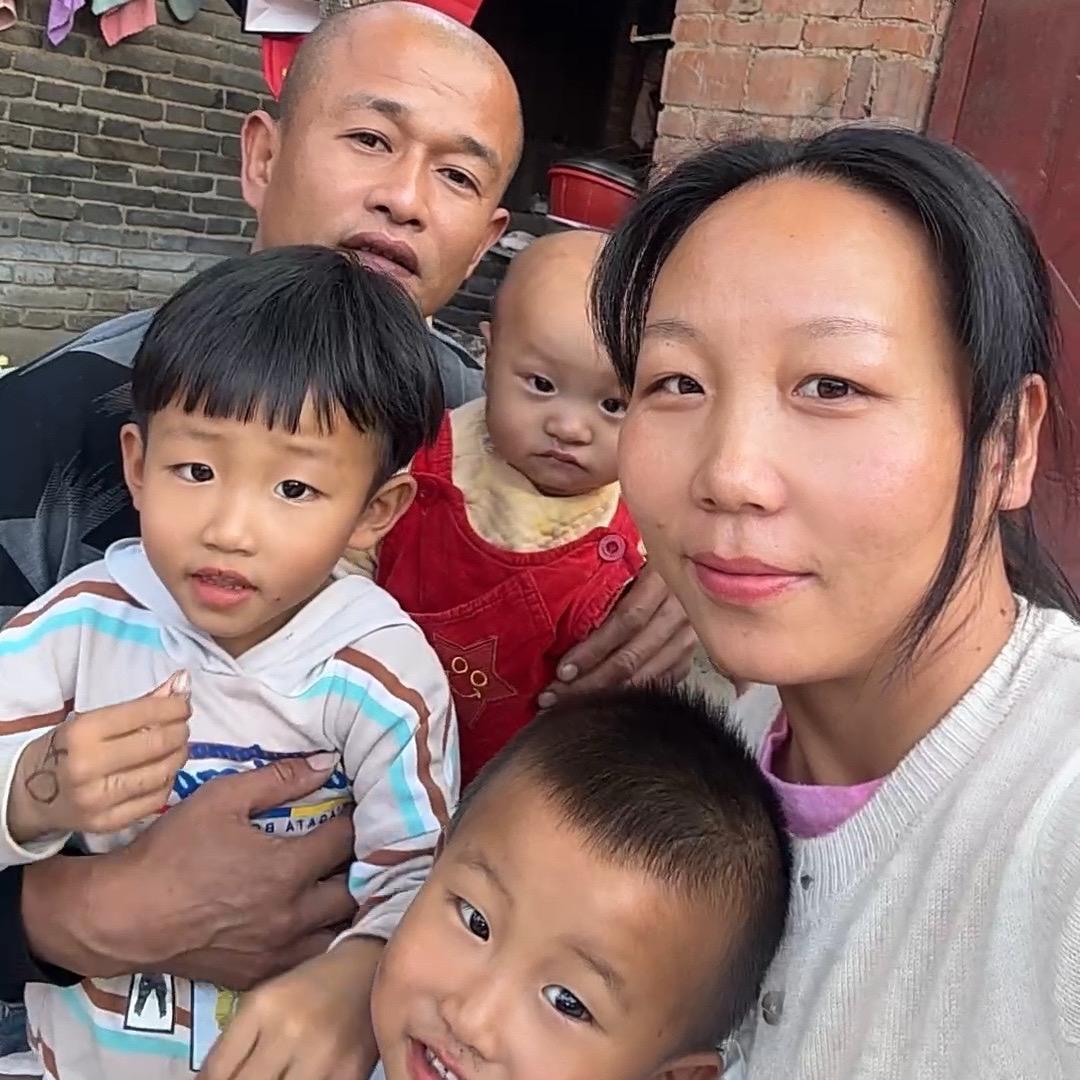 涛嫂（二婚五个儿子）