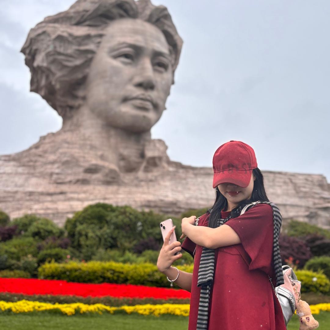 寻找一只黑白相间的小猫咪