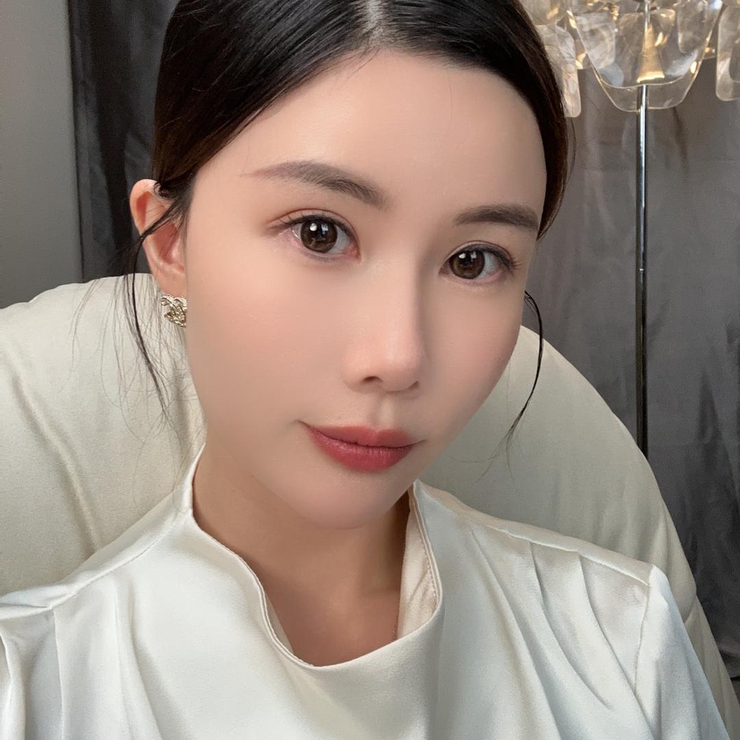 看脸还是亦总