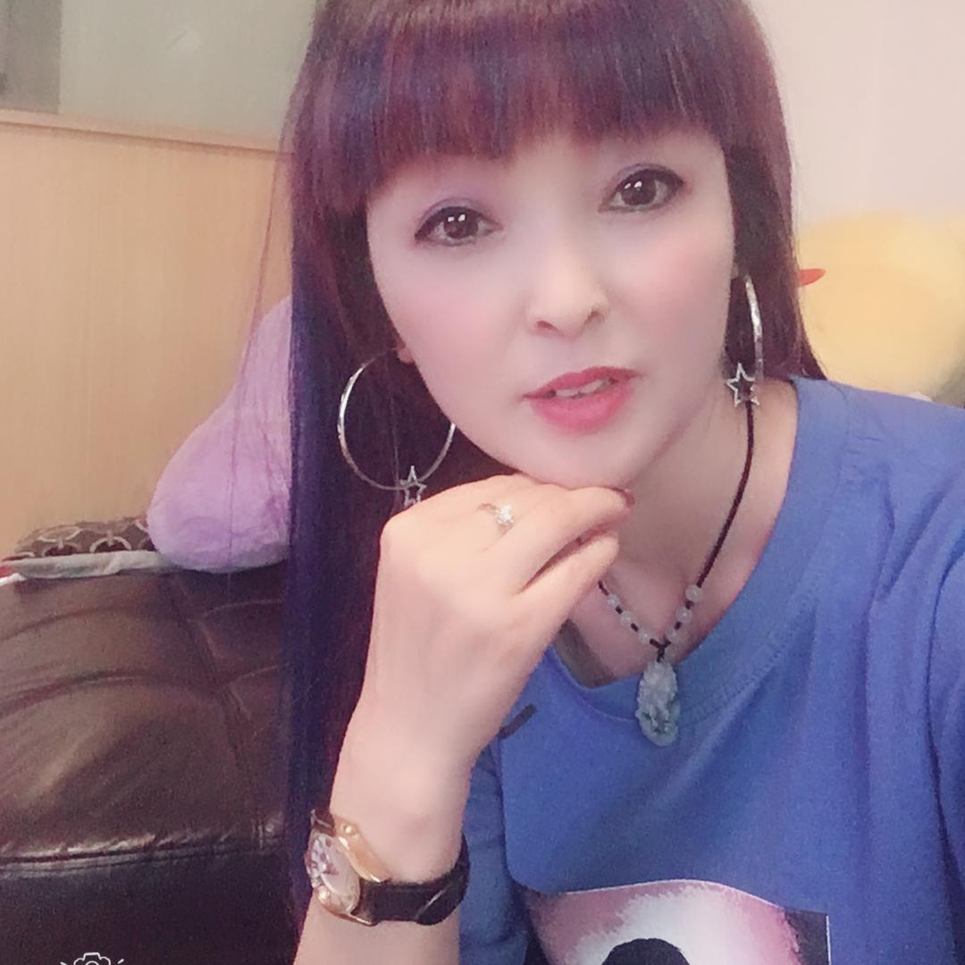 陪你看落叶虎牙妹《橱窗有好物》