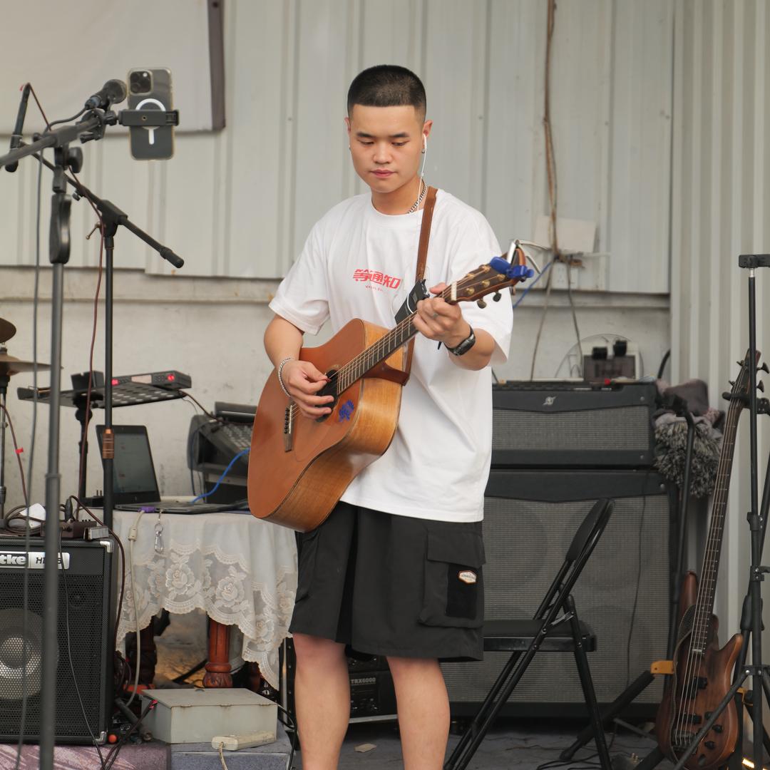 旺仔爱弹qin