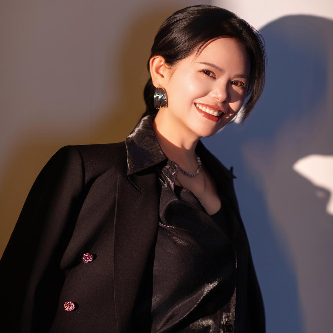 燕妮时尚广场红梅