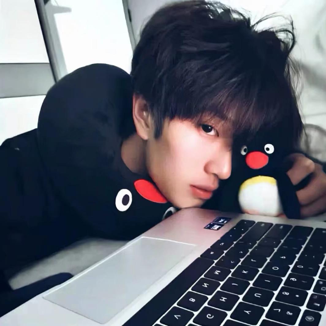 小u^