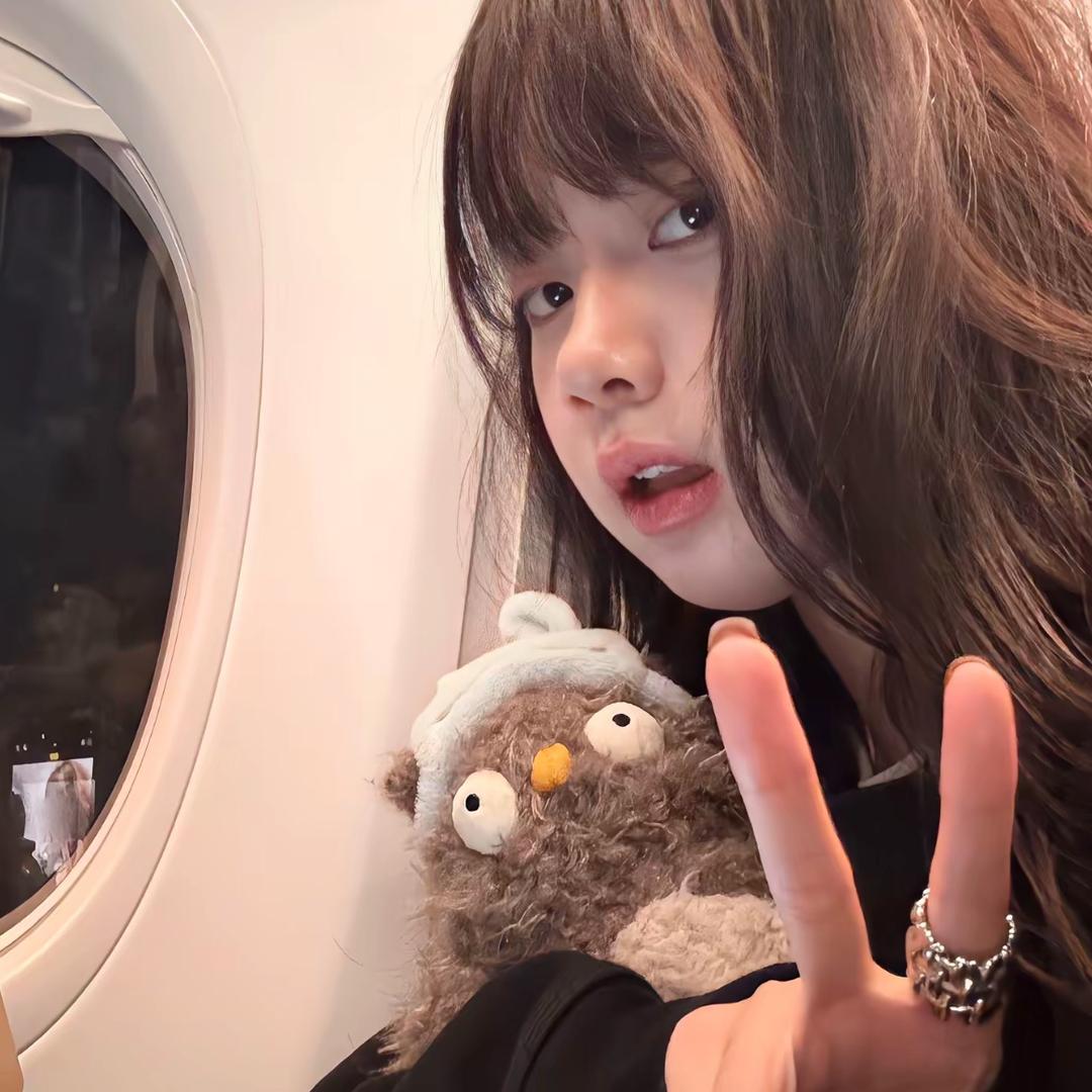 Nicole៸៸᳐>⩊<៸៸᳐