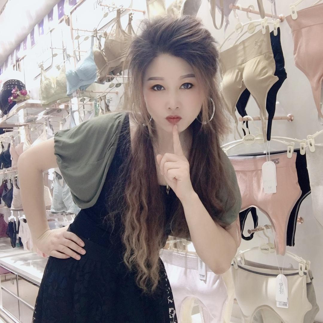 三台贵夫人专业内衣莉丫头