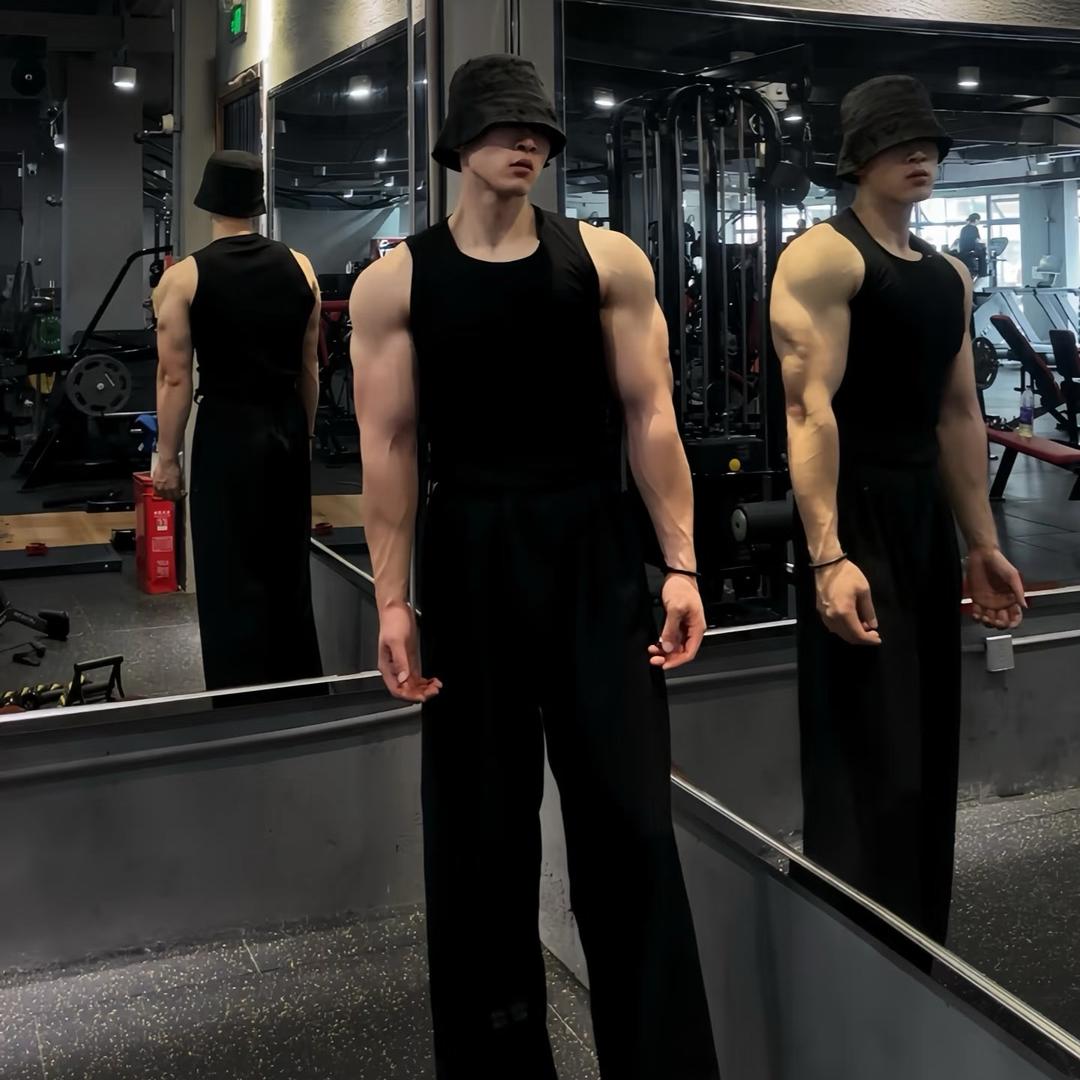 巷子里的我⌓‿⌓.爱健身