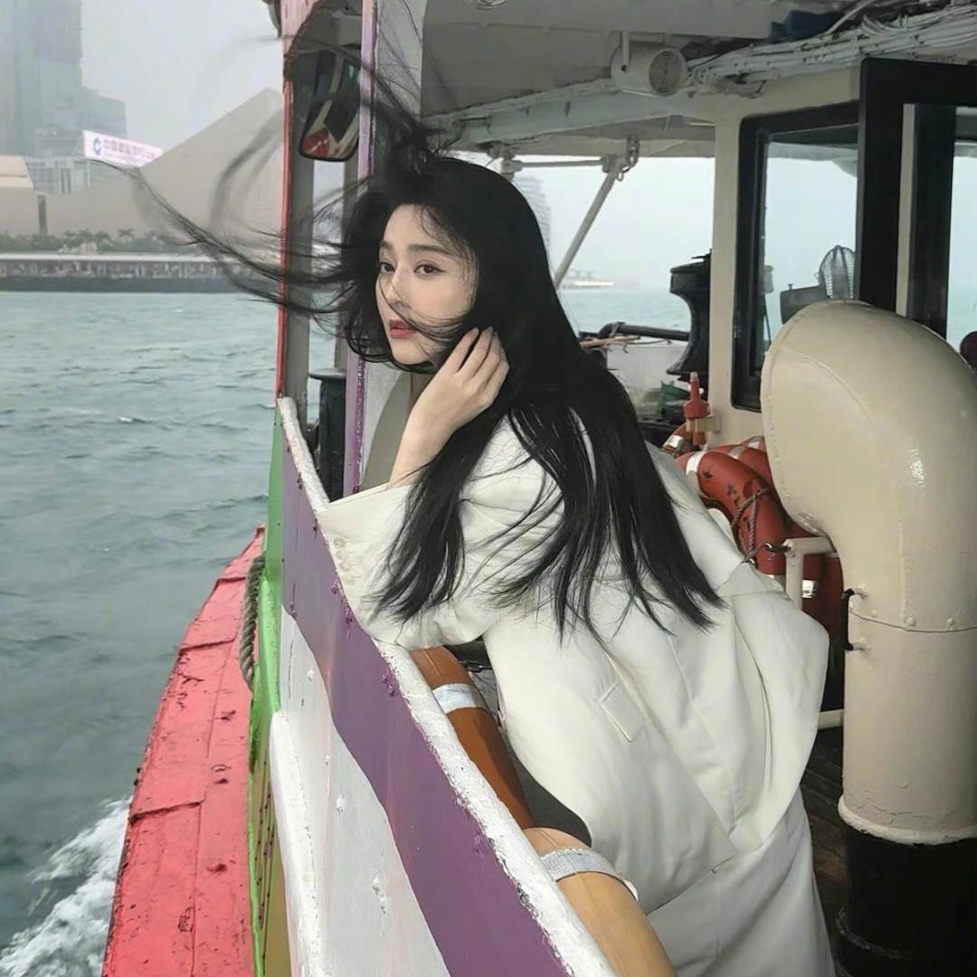冷艳美少妇