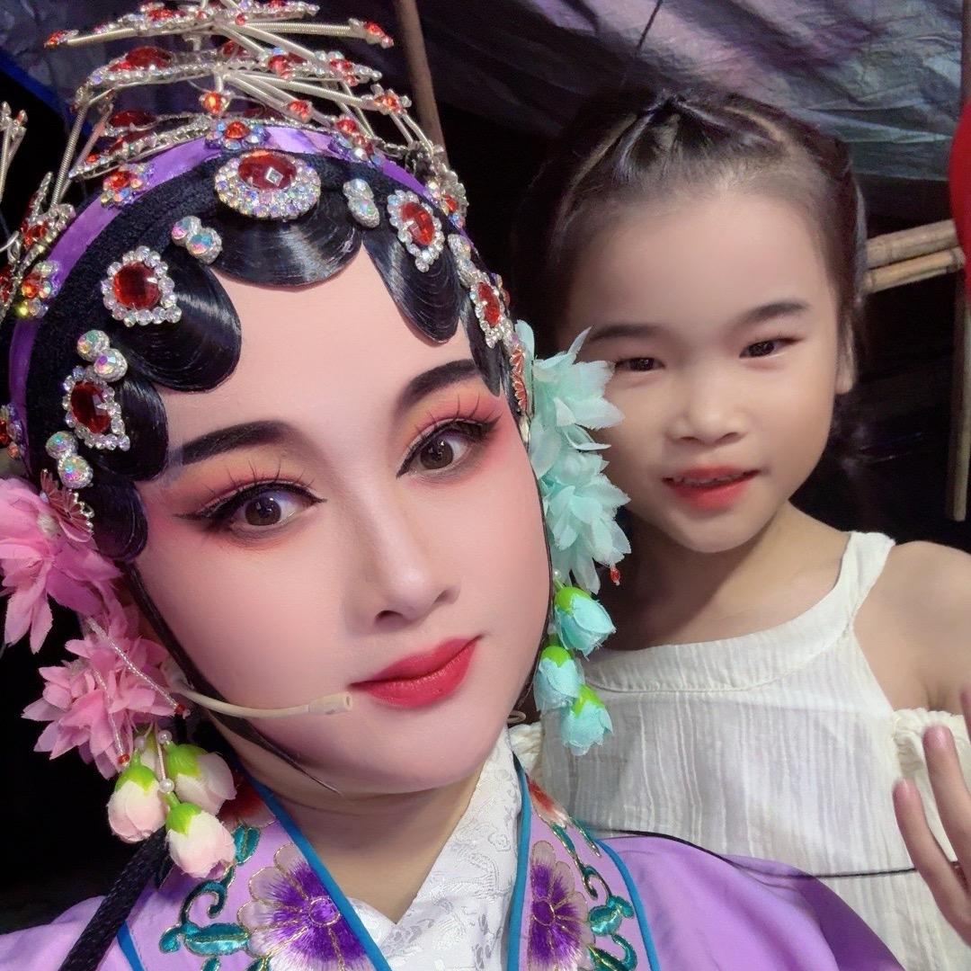 婷仔「清洗戏曲头套，订做都可找我」