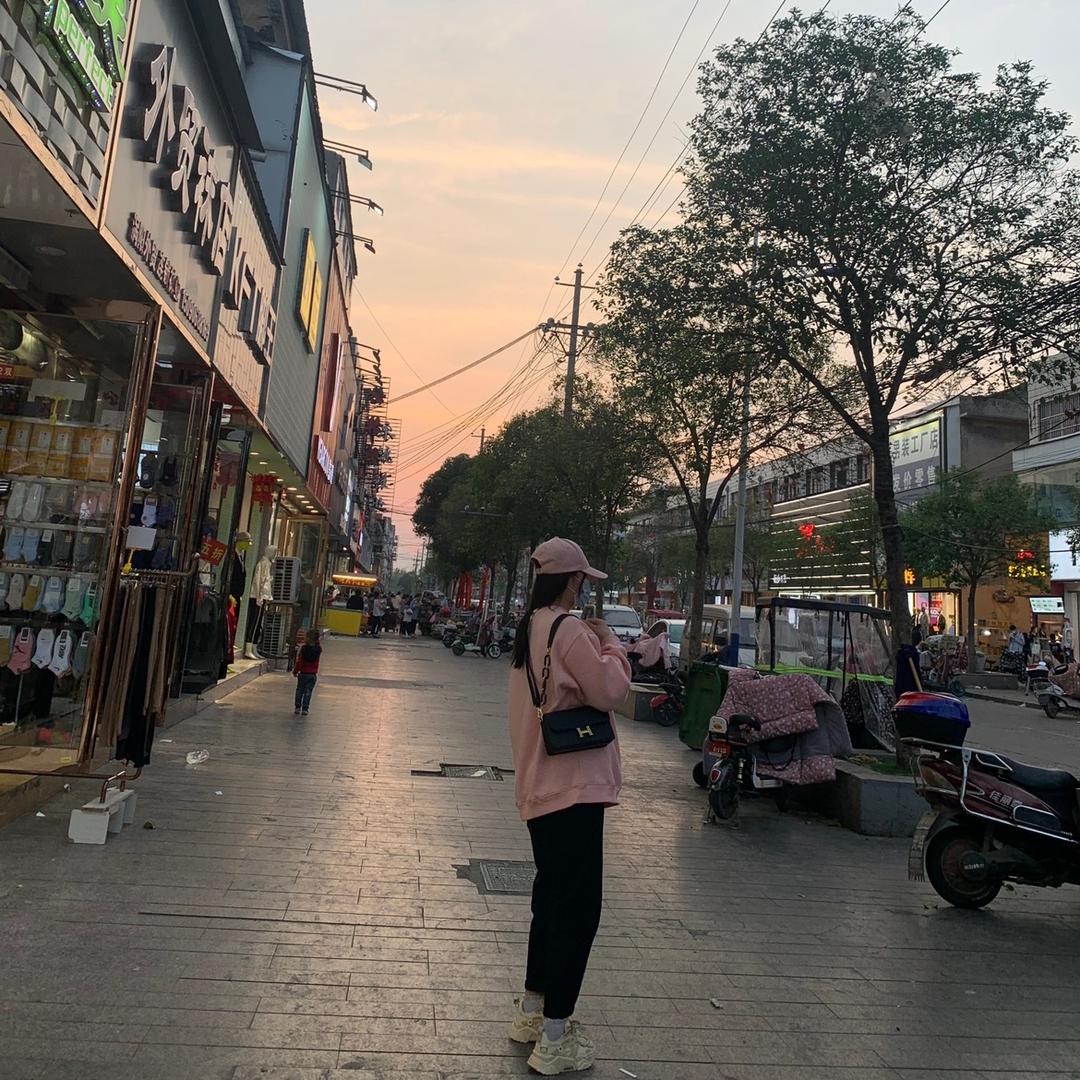 雪宝，高庄镇生活超市 煤块取暖