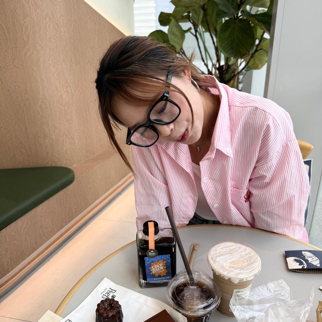 鲜鲜在想屁吃