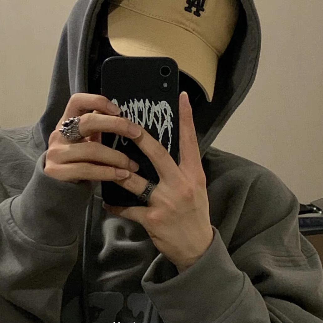 M，