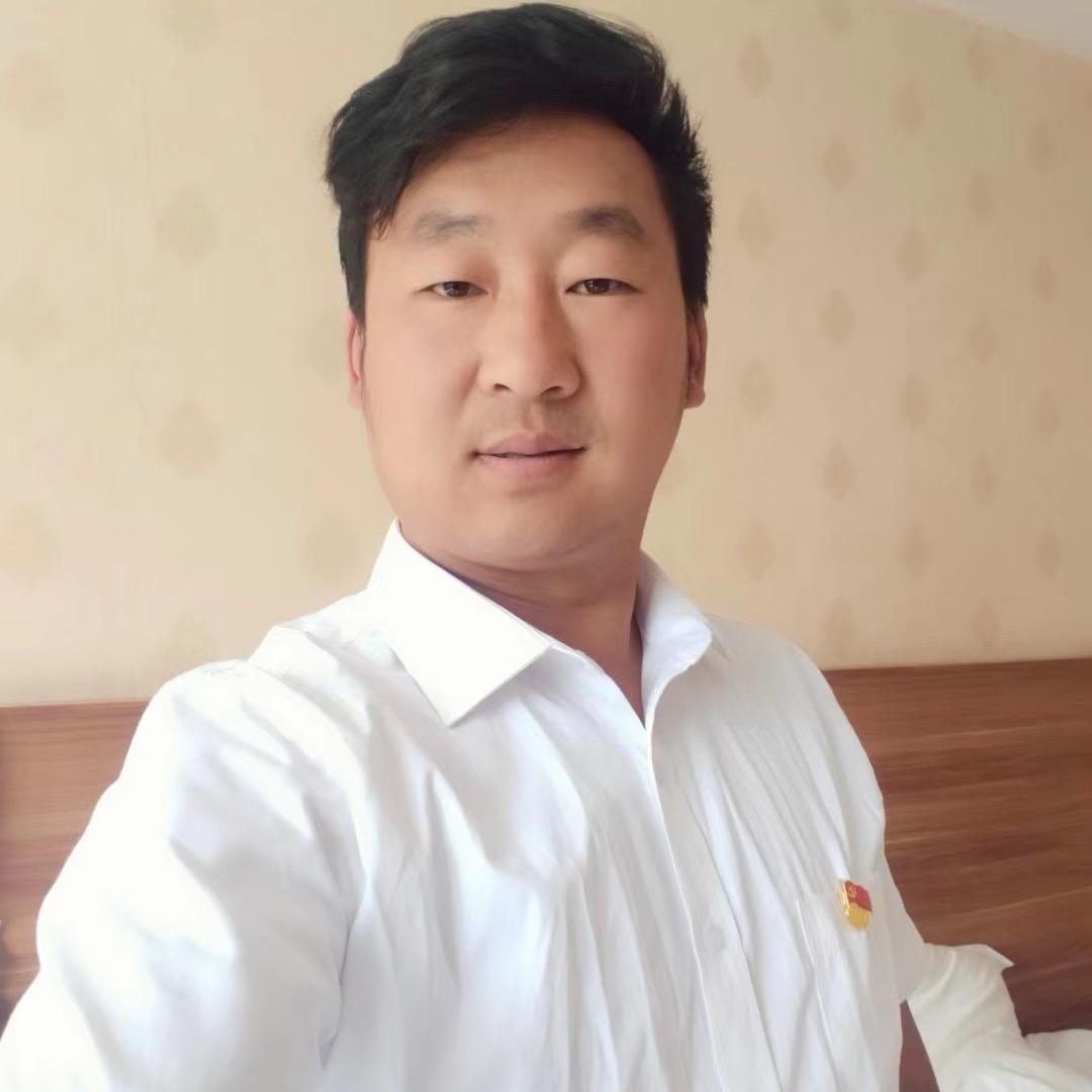 陇南小个子支书的椒豆铺