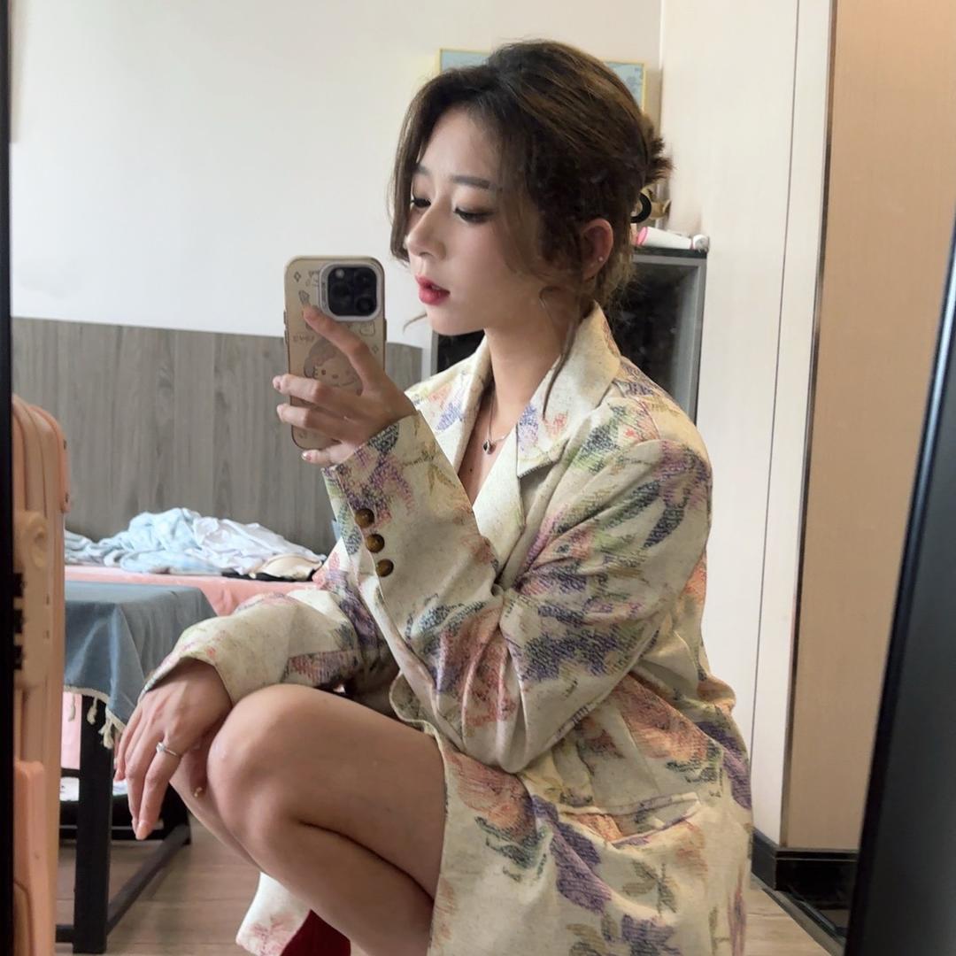 桐桐.