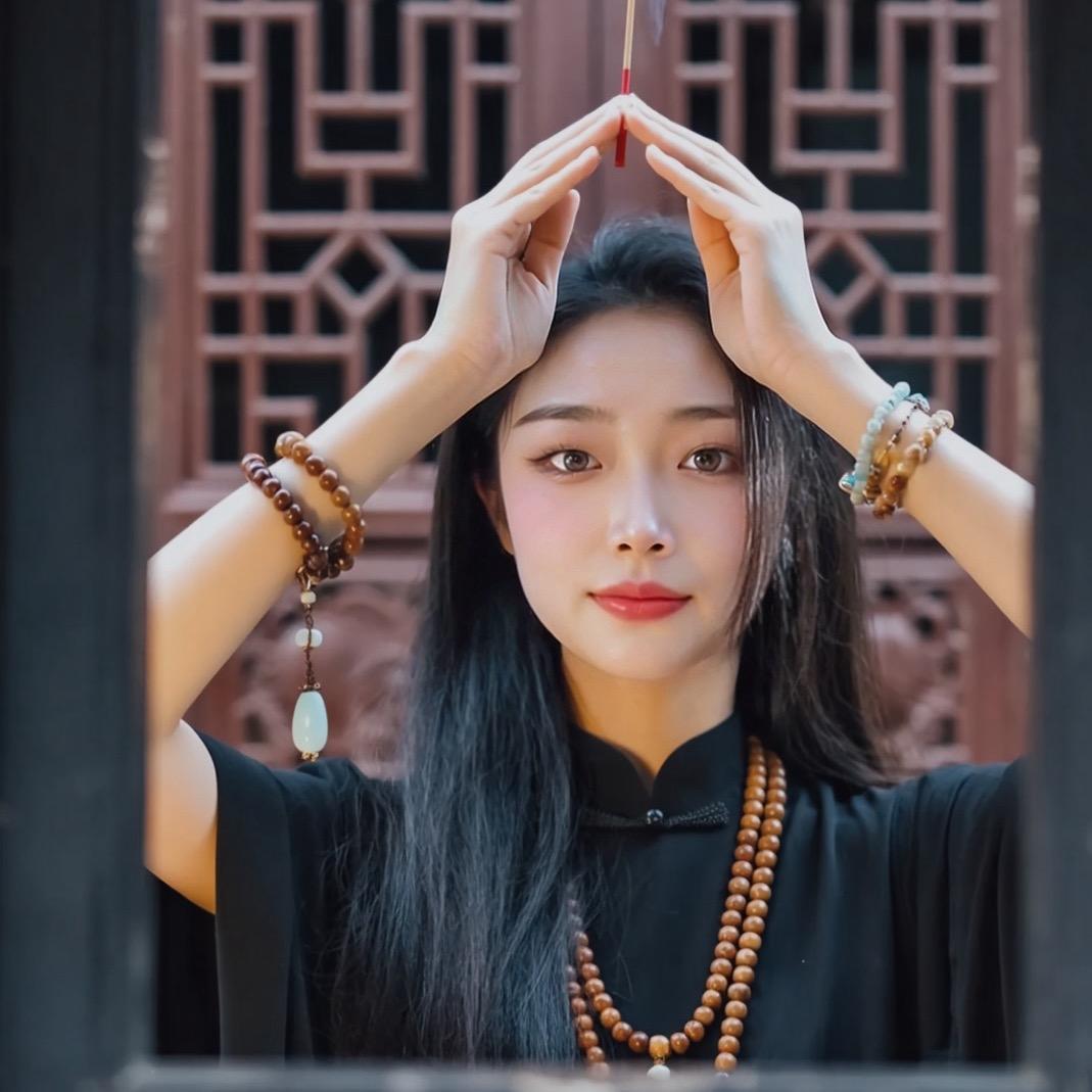 会呲牙的小白兔🐰