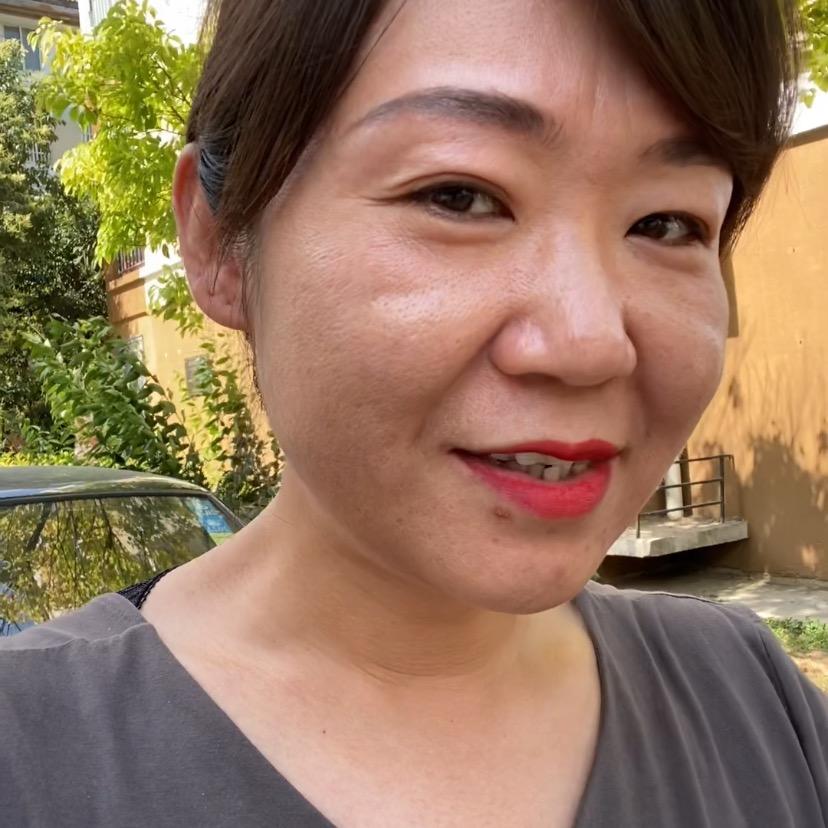 君君86年小姐姐