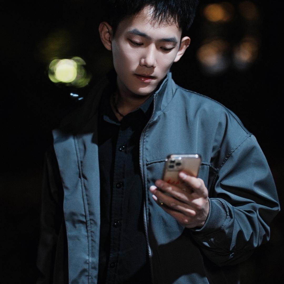 明明很忙