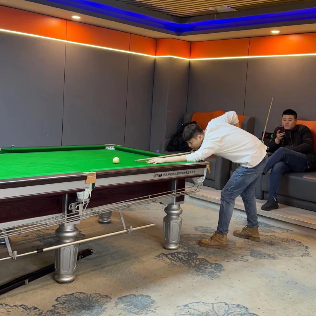 星辰喜欢打台球