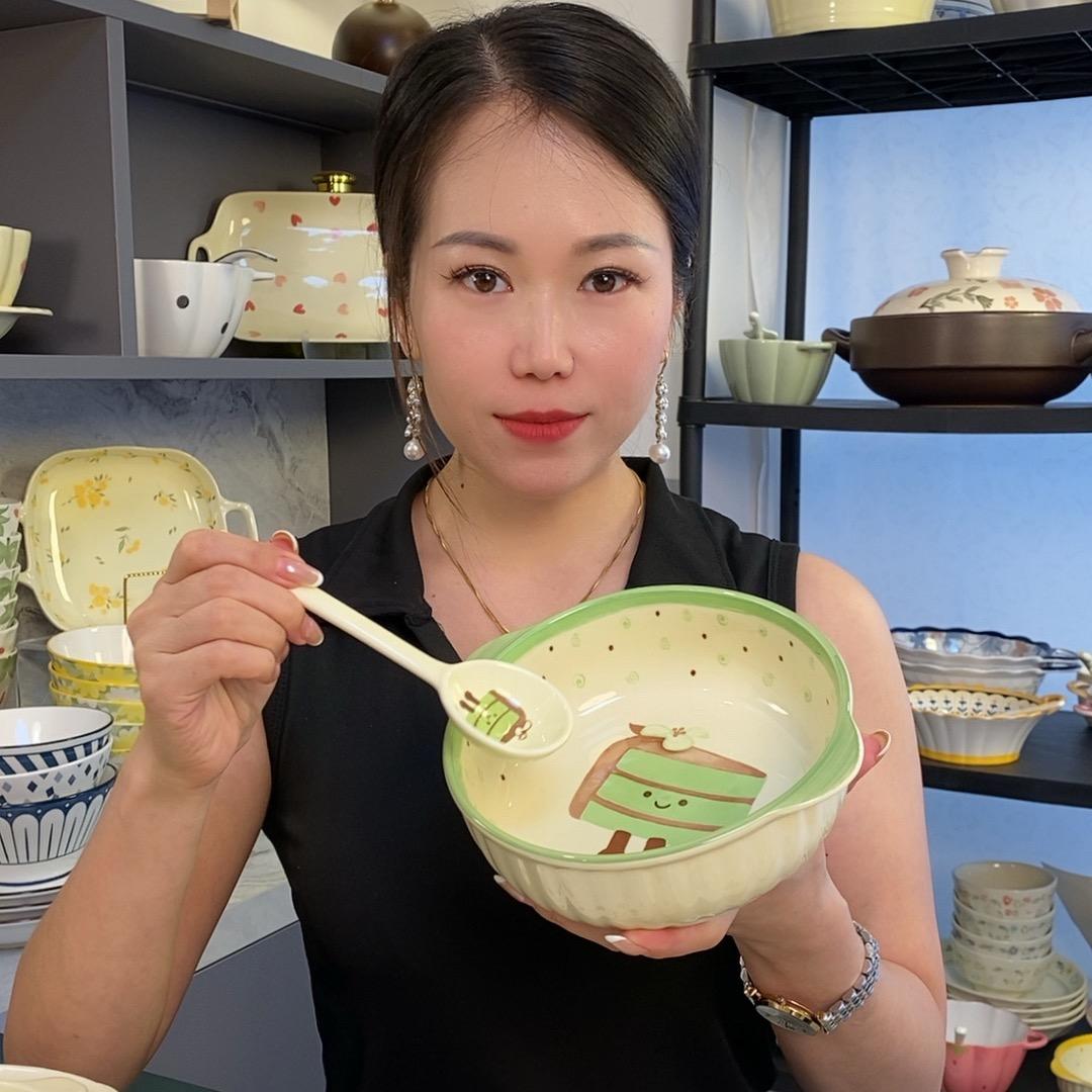 莉莉吖~