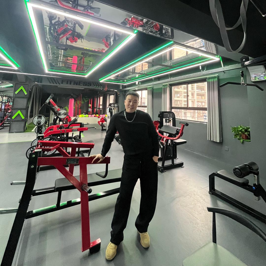 西府馆长（绿动美式铁馆）