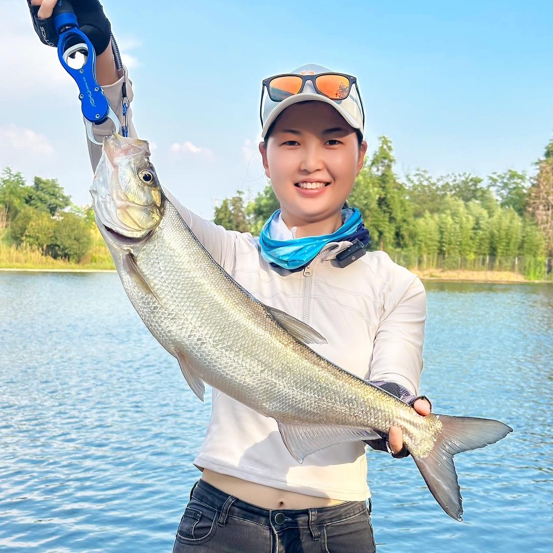 佳佳是个钓鱼佬🎣