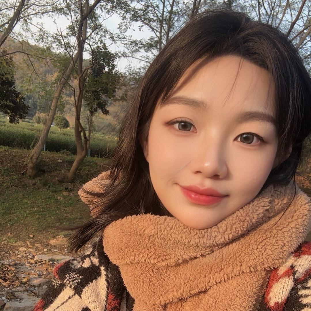 婷总（咖啡店老板娘）
