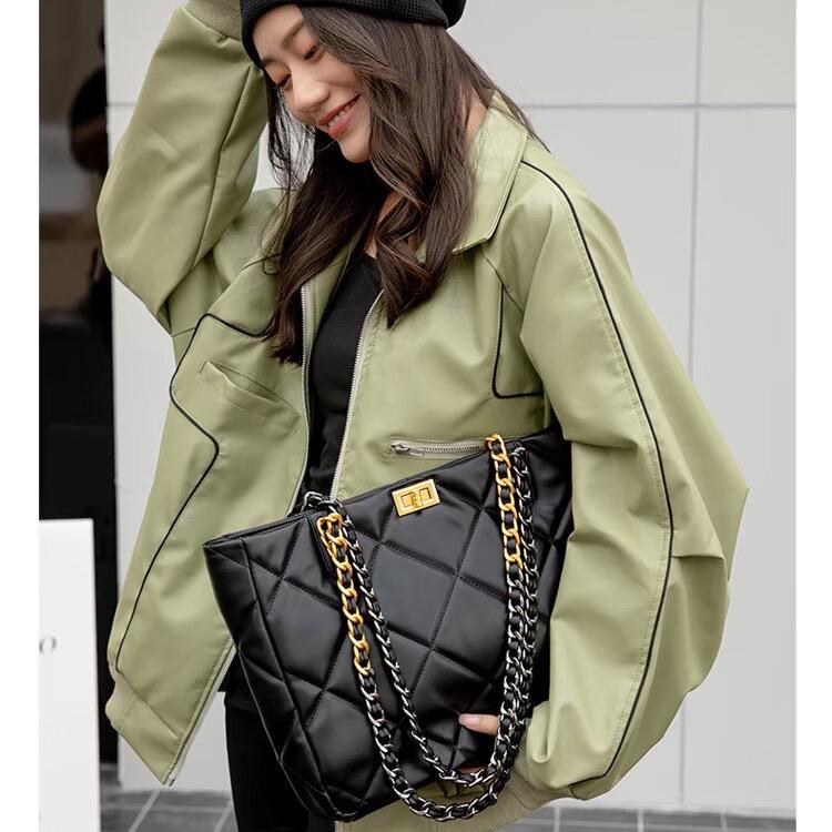 包藏万象女包工厂店