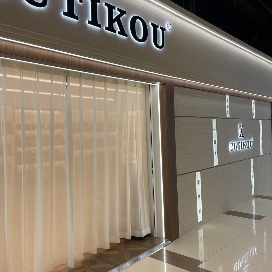 可霞箱包工厂店