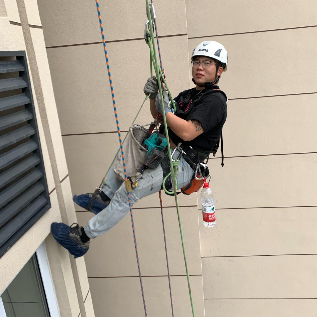 重庆高空蜘蛛人小林