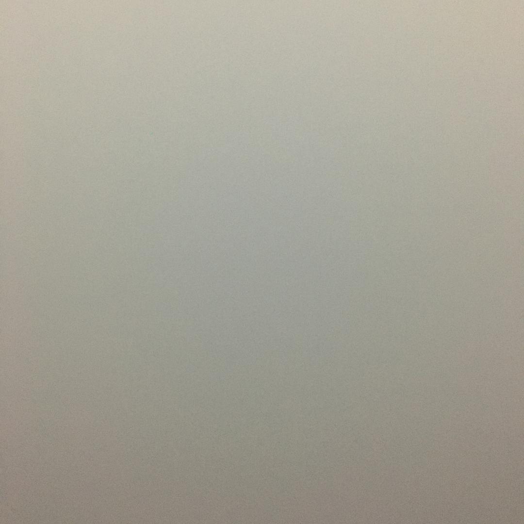 贴近