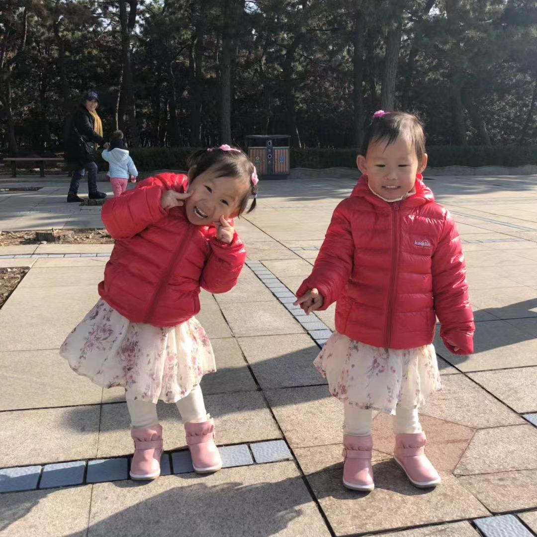 双胞胎姐姐和弟弟