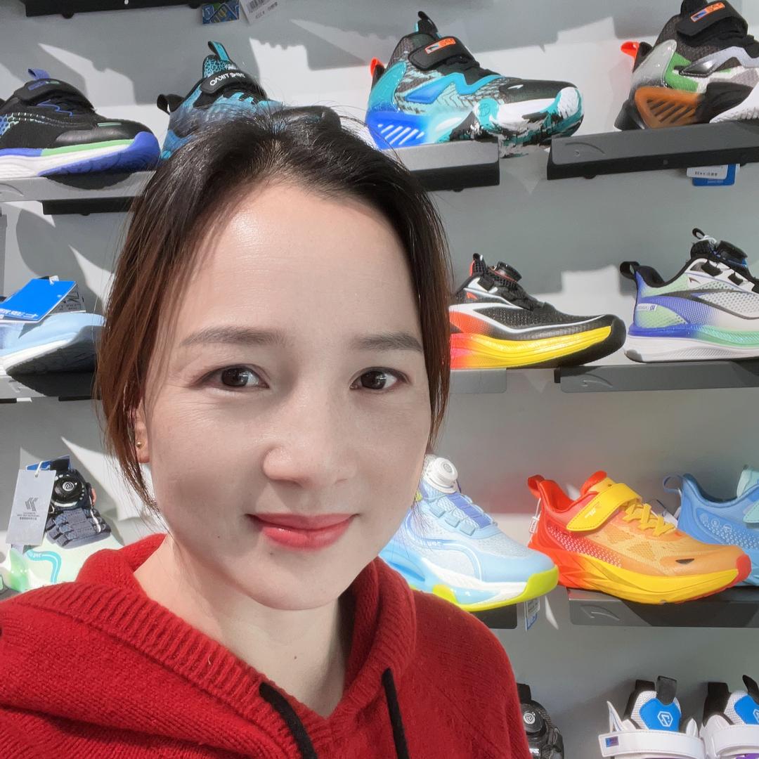 昆明关上童装童鞋储姐