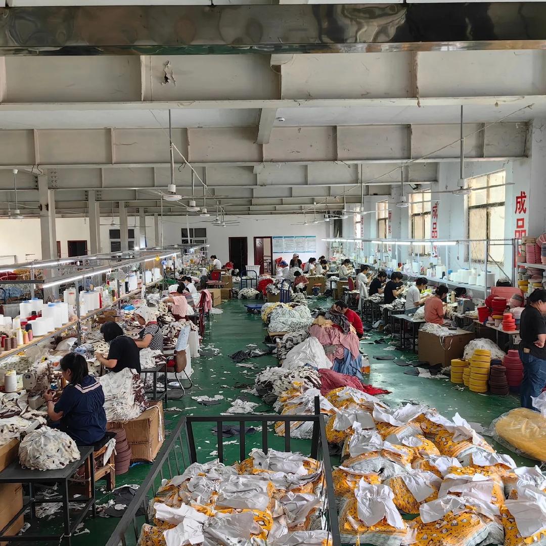 闪宝童装工厂店