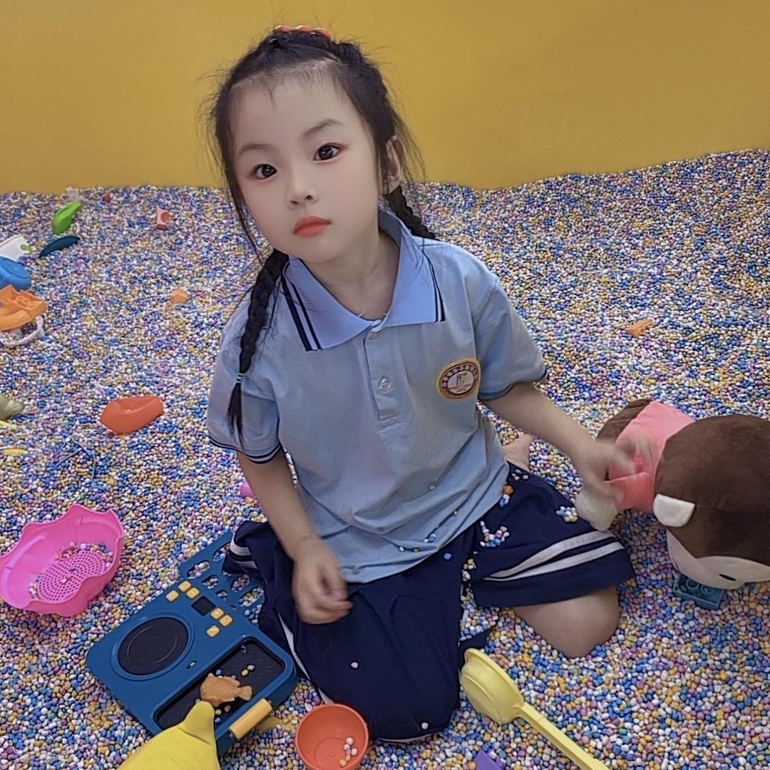 爱美老张、小张（婆媳卖美食）