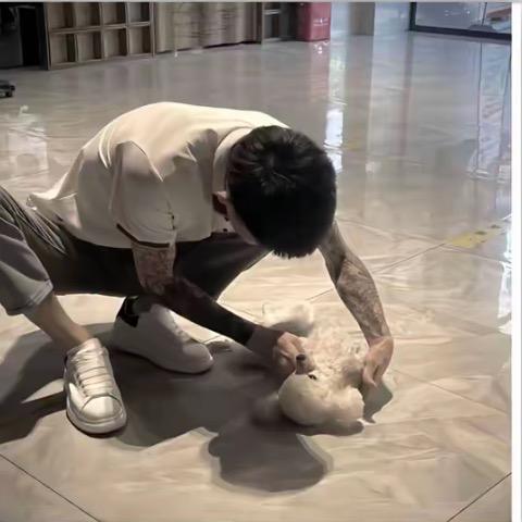吴昊天.