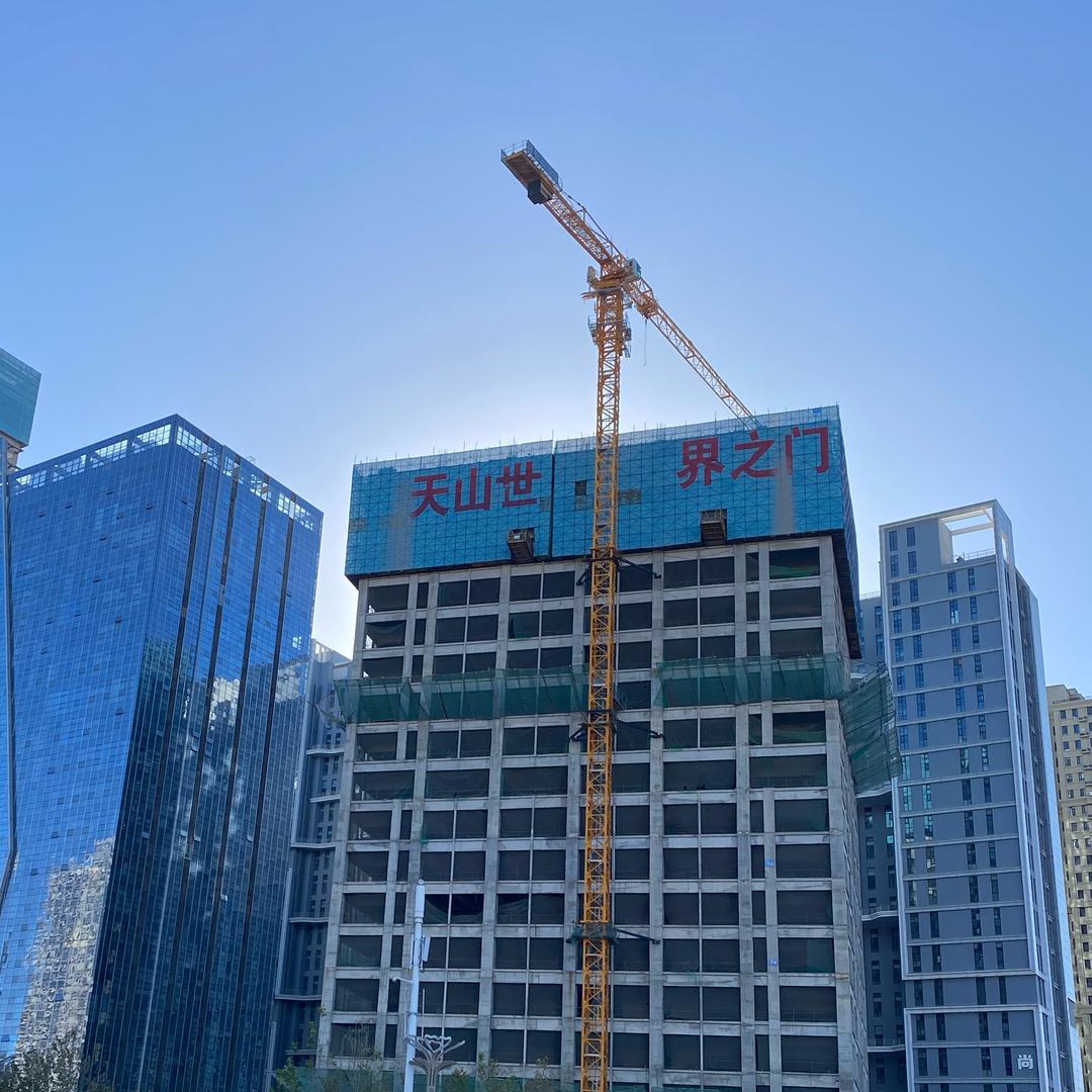 石家庄天山世界之门烂尾楼业主