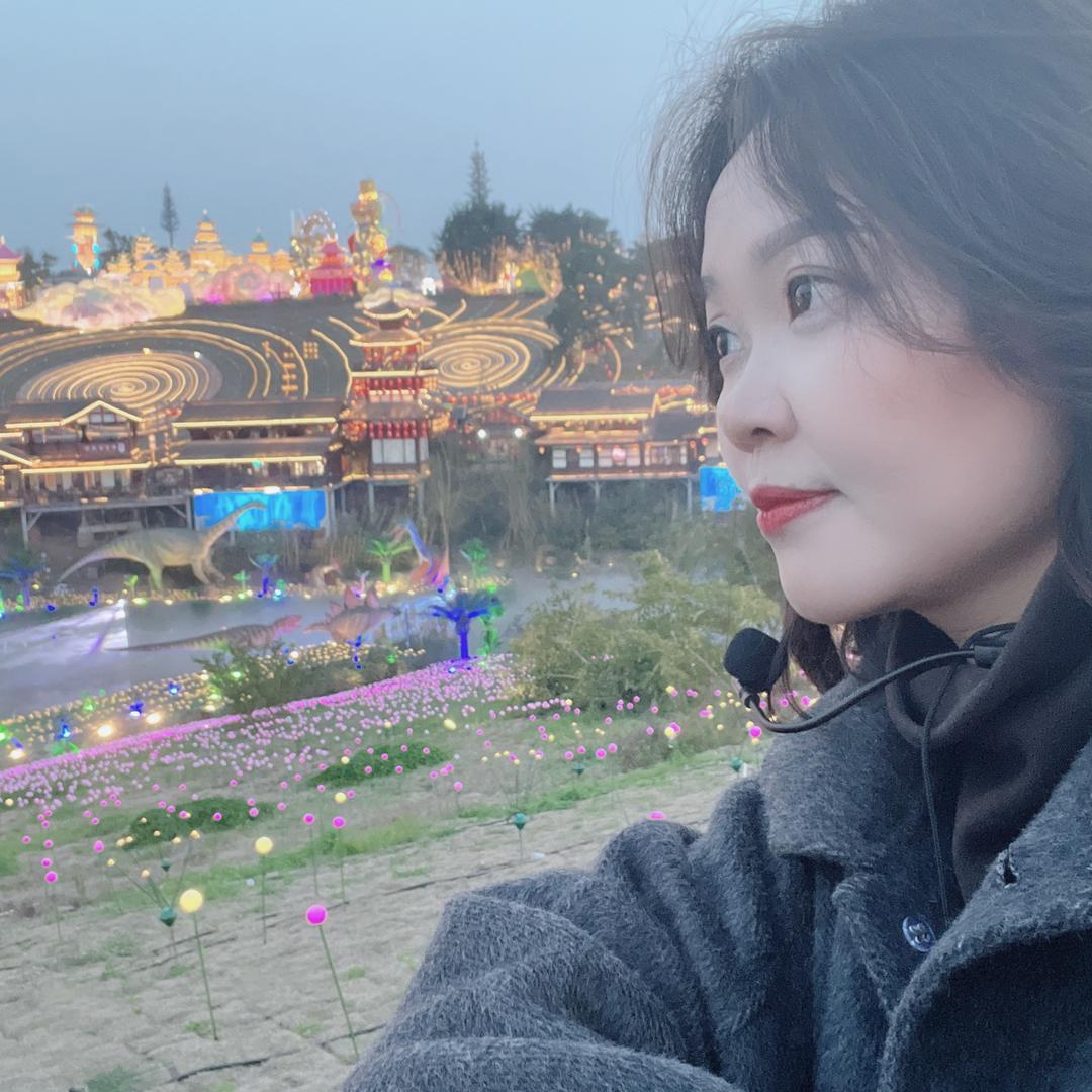 犍为建华旅游曾燕