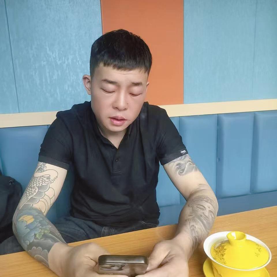 多么哇塞的一个小伙儿