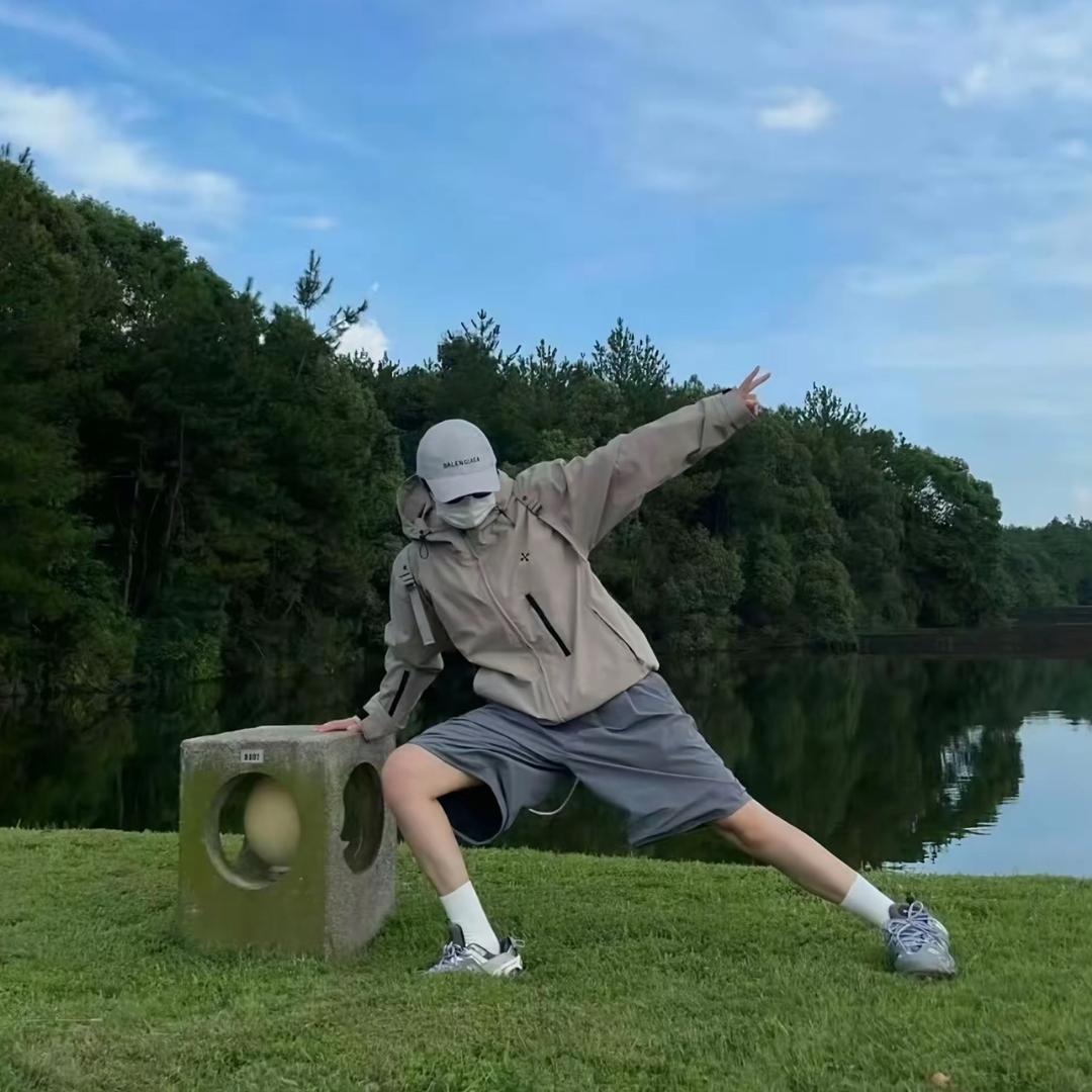 王佳豪.