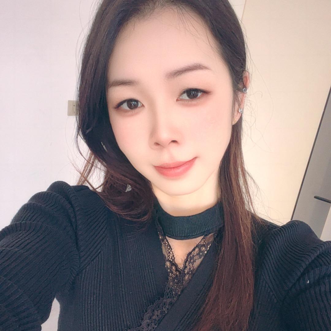 Laᴗai🌸丽 莉 吖