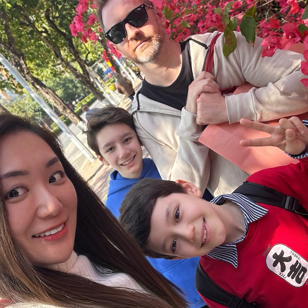 两个中法混血儿的妈妈@抖音