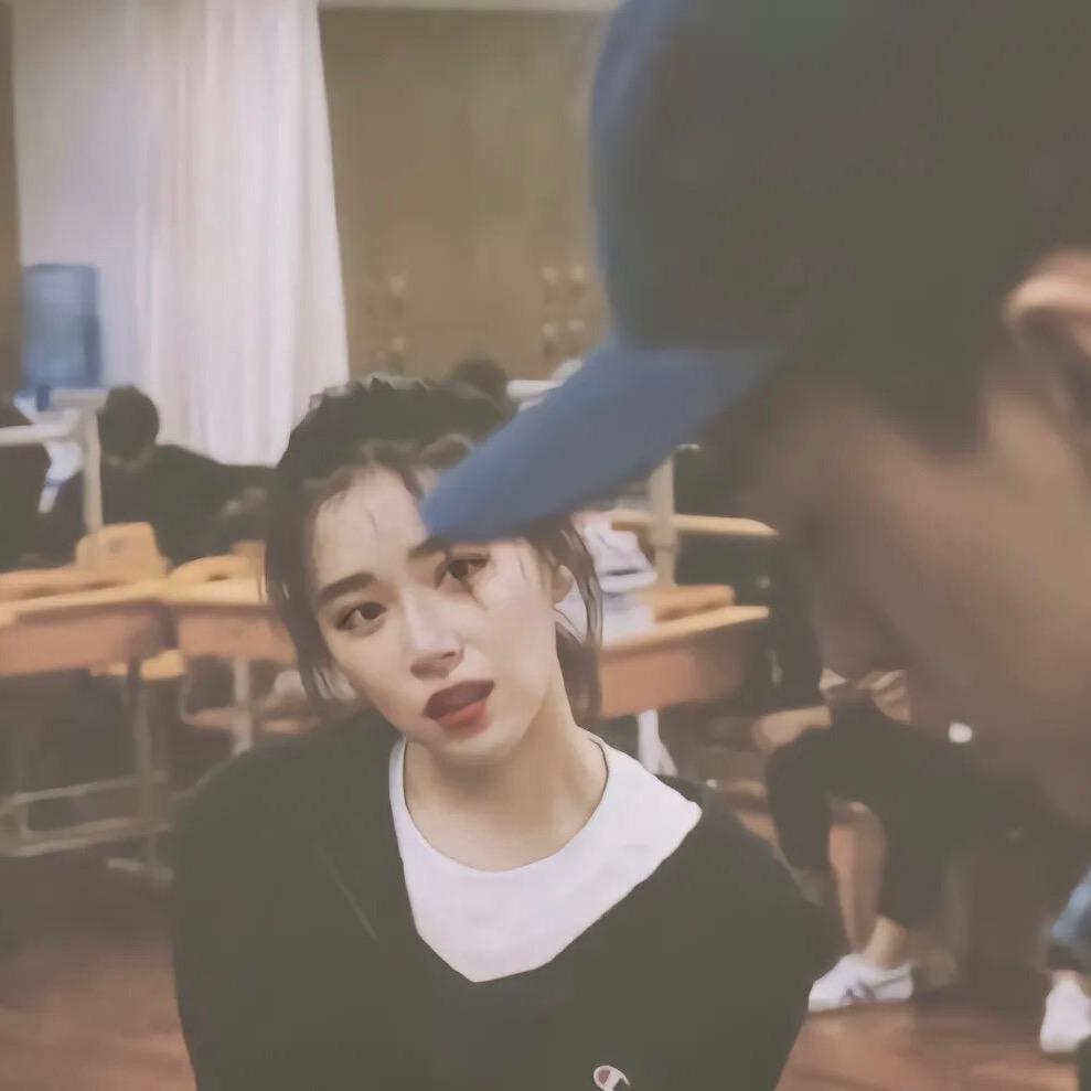丑丑.