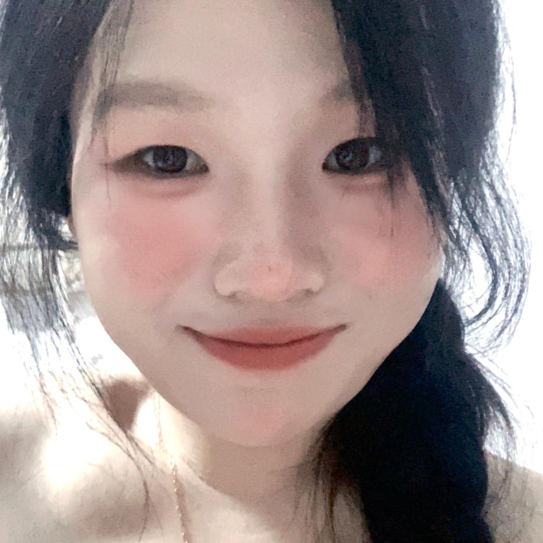在吃草莓