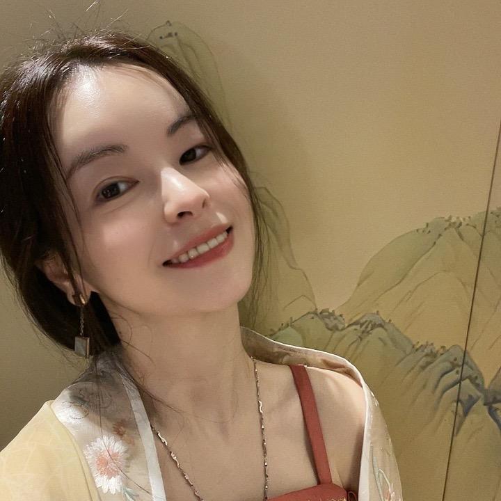 Yilia艺艺子