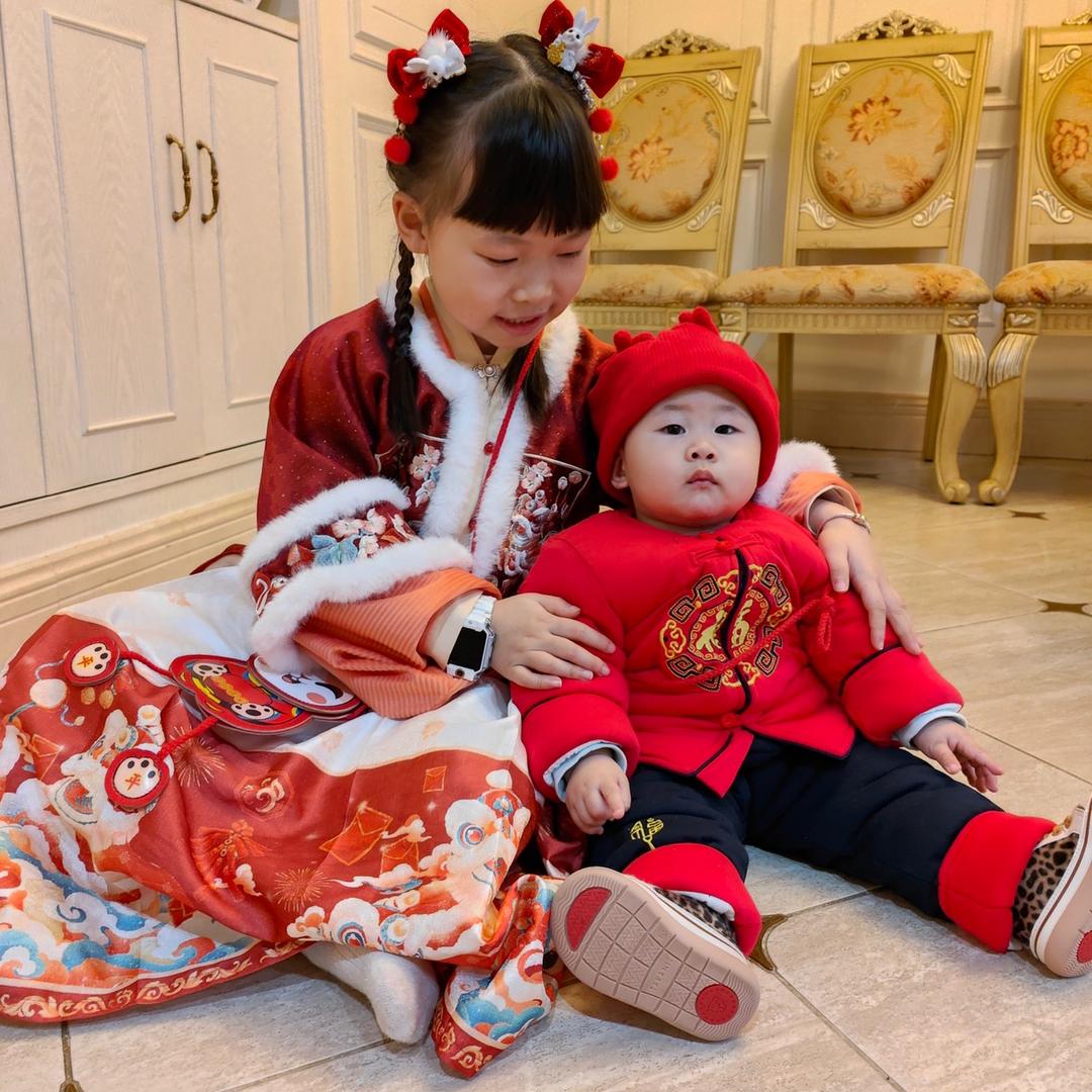 姣满