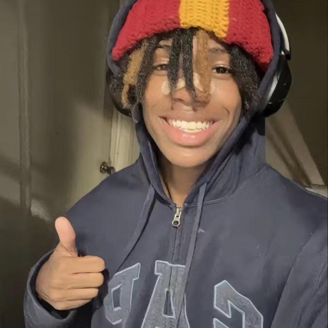 阿柒。          