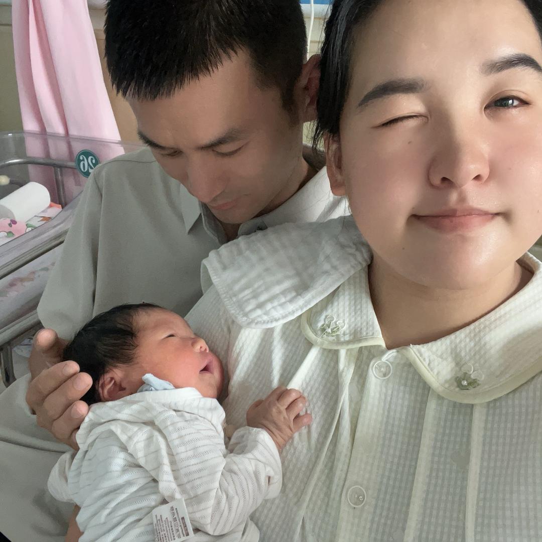 小伯吖👀.