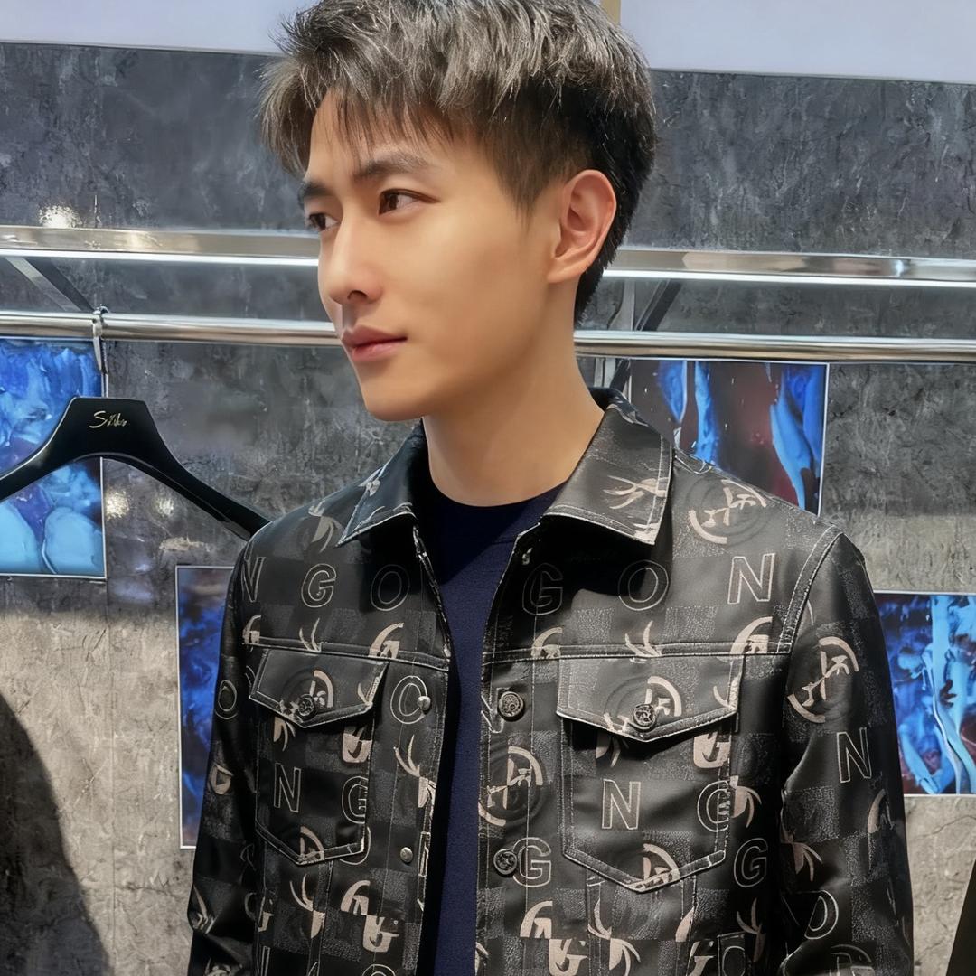 诗洛驰男装，港渝广场8-26号