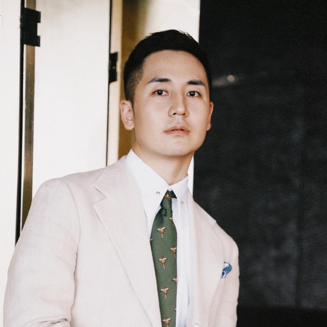 主持人李建
