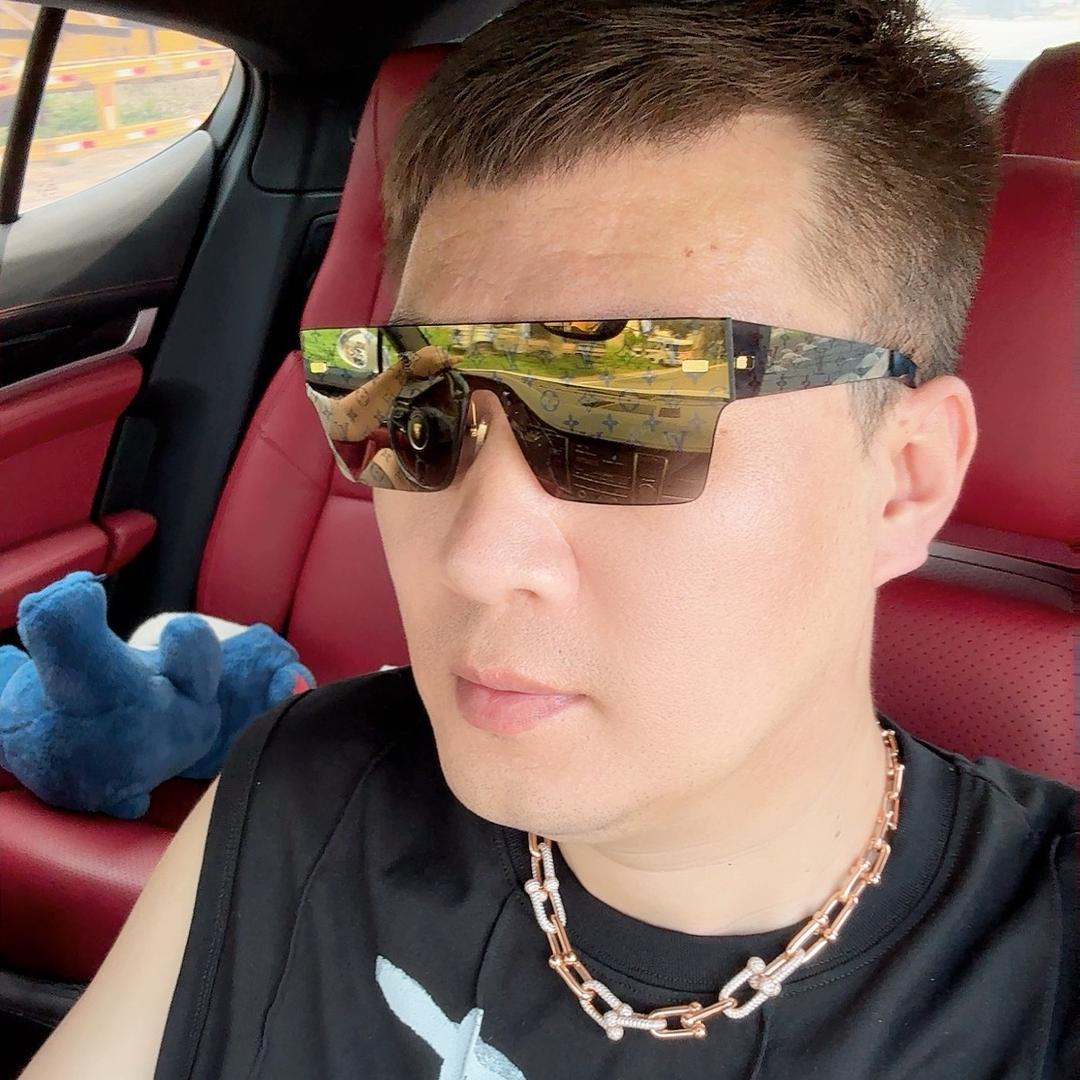 阿杜 （化妆品库存尾货回收）