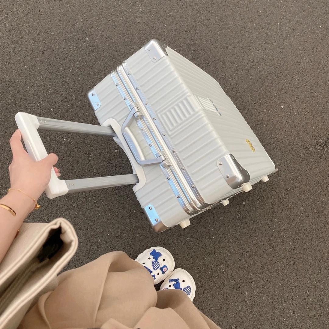 贝律行拉杆箱